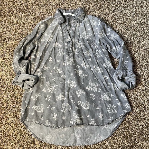 love 8 Tops - Love 8 small gray floral shirt